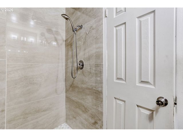 6745 Sw SCHOLLS FERRY Rd 37, Beaverton, OR 97008