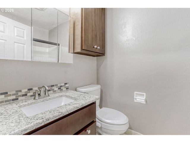 6745 Sw SCHOLLS FERRY Rd 37, Beaverton, OR 97008