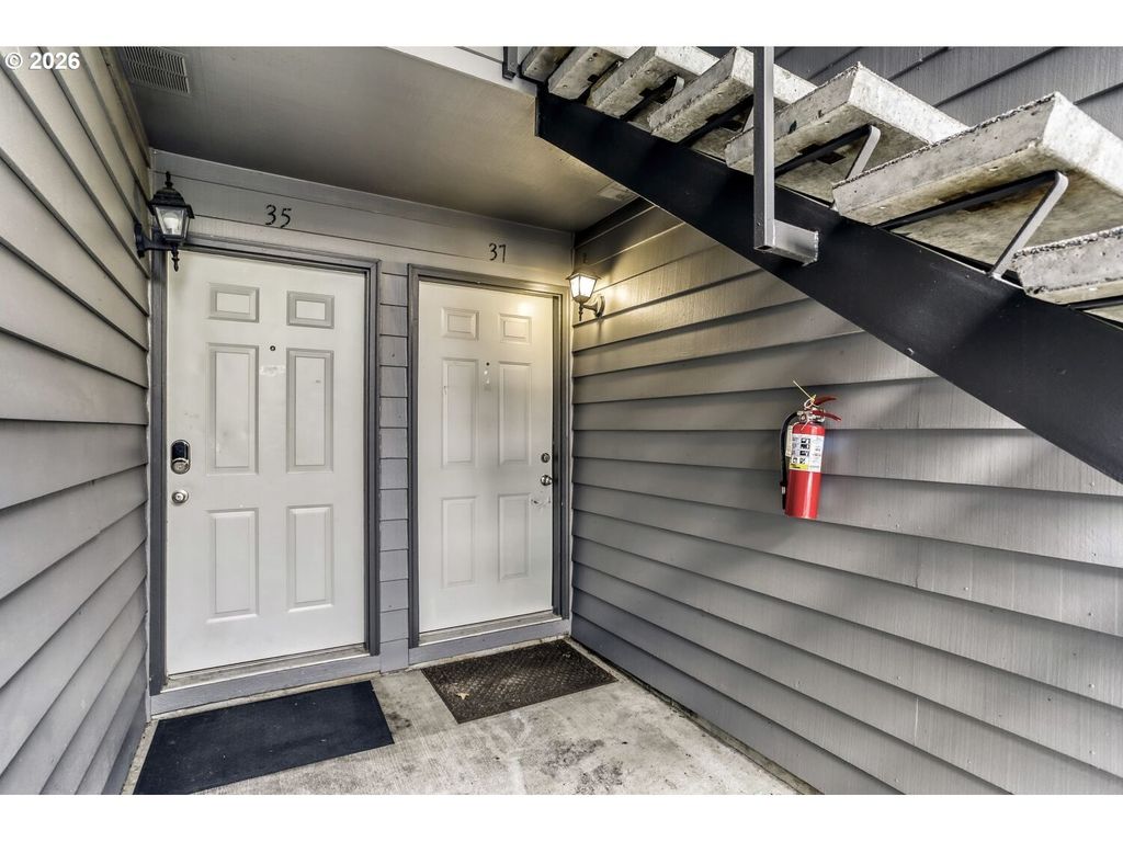 6745 Sw SCHOLLS FERRY Rd 37, Beaverton, OR 97008