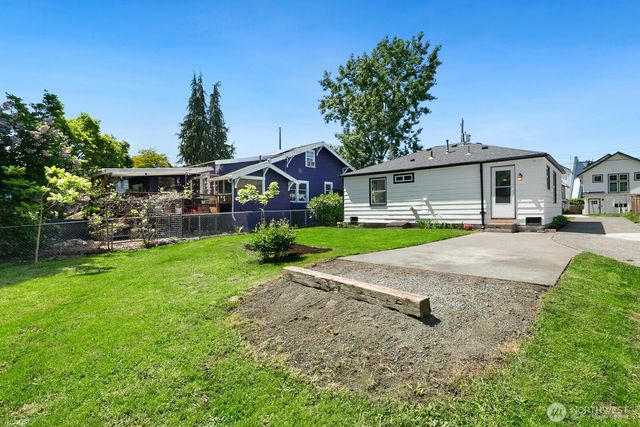 9032 15th Avenue SW, Seattle, WA 98106