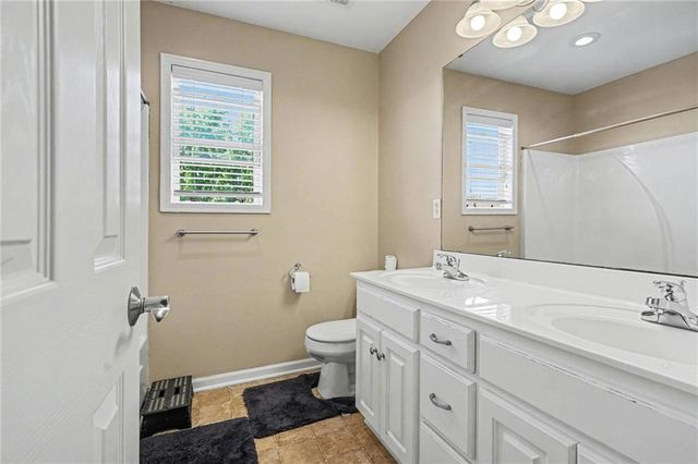 2107 NE Colonnade Avenue, Blue Springs, MO 64014