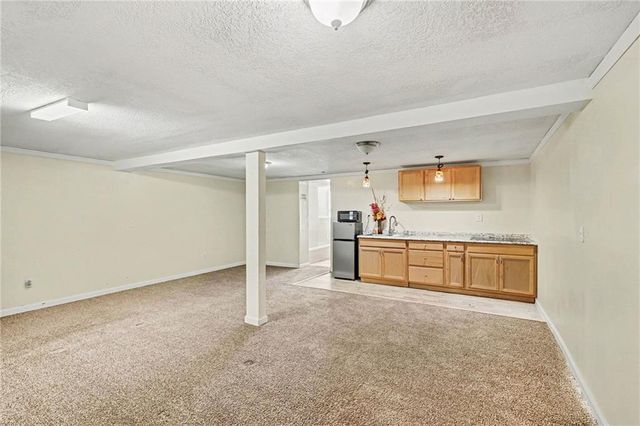 2107 NE Colonnade Avenue, Blue Springs, MO 64014