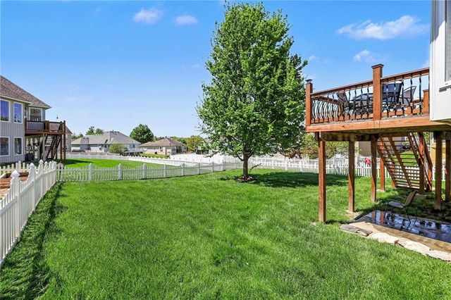 2107 NE Colonnade Avenue, Blue Springs, MO 64014