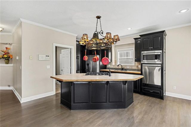 2107 NE Colonnade Avenue, Blue Springs, MO 64014