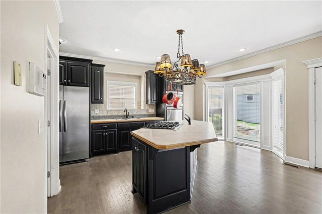 2107 NE Colonnade Avenue, Blue Springs, MO 64014