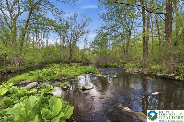 1572 Gardner Road, Stroudsburg, PA 18360