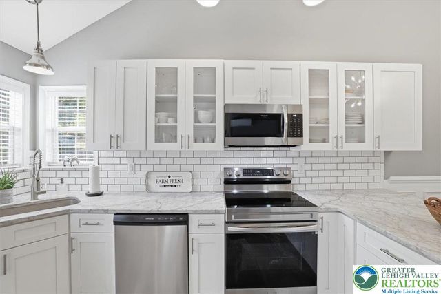 1572 Gardner Road, Stroudsburg, PA 18360