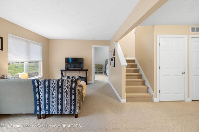 1921 Red Bud Lane, Lansing, MI 48917