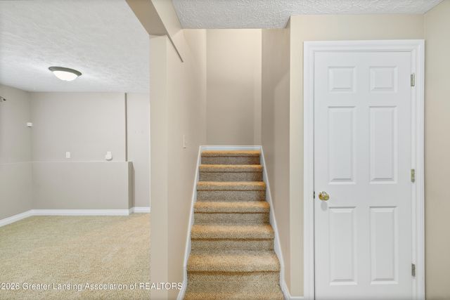 1921 Red Bud Lane, Lansing, MI 48917