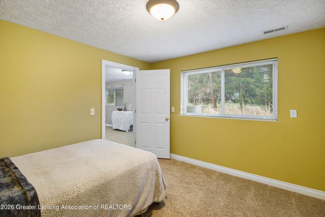 1921 Red Bud Lane, Lansing, MI 48917