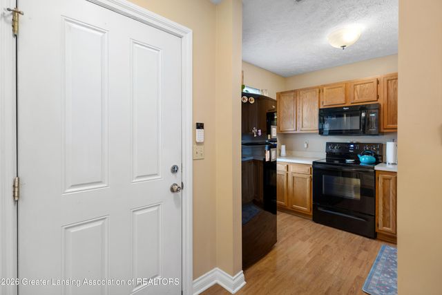1921 Red Bud Lane, Lansing, MI 48917