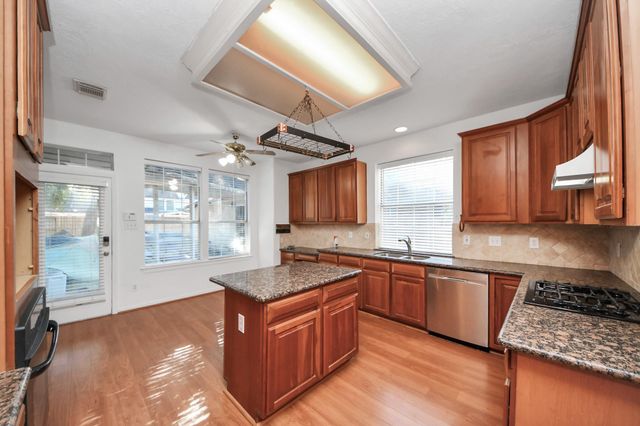 1608 Keystone Drive, Friendswood, TX 77546