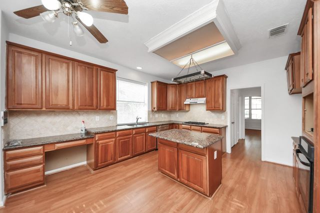 1608 Keystone Drive, Friendswood, TX 77546