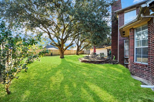 1608 Keystone Drive, Friendswood, TX 77546