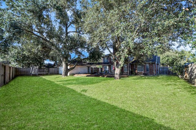 1608 Keystone Drive, Friendswood, TX 77546