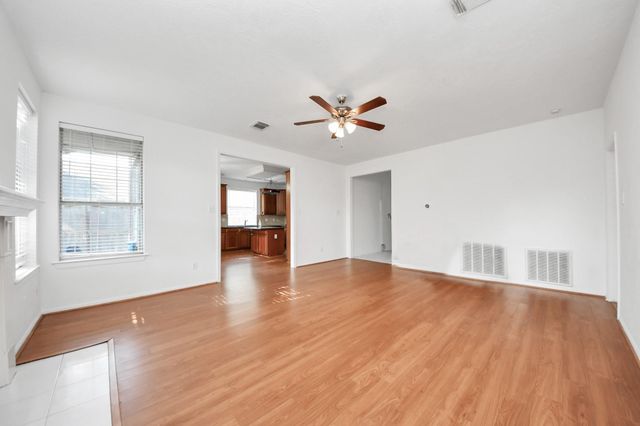 1608 Keystone Drive, Friendswood, TX 77546