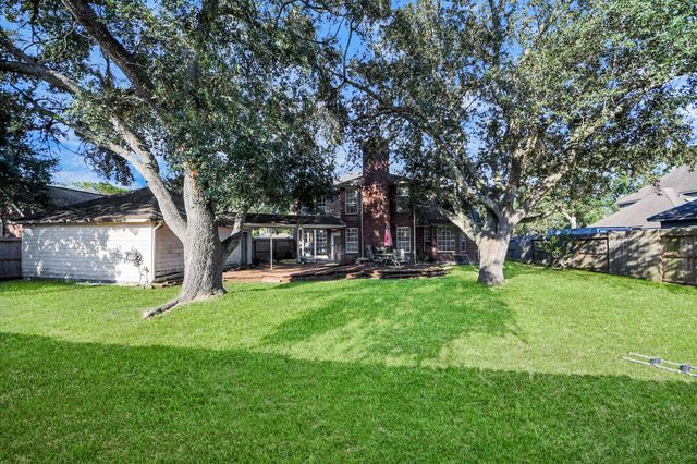 1608 Keystone Drive, Friendswood, TX 77546