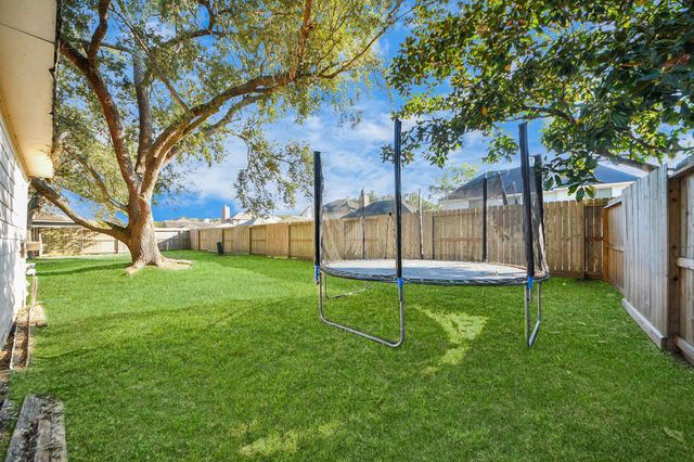 1608 Keystone Drive, Friendswood, TX 77546