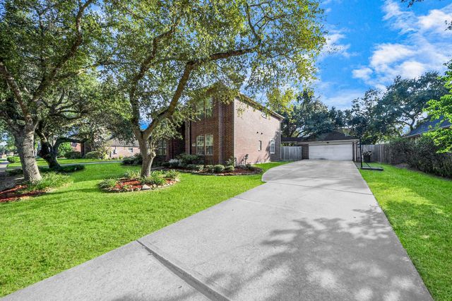 1608 Keystone Drive, Friendswood, TX 77546