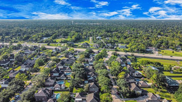 1608 Keystone Drive, Friendswood, TX 77546