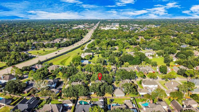 1608 Keystone Drive, Friendswood, TX 77546