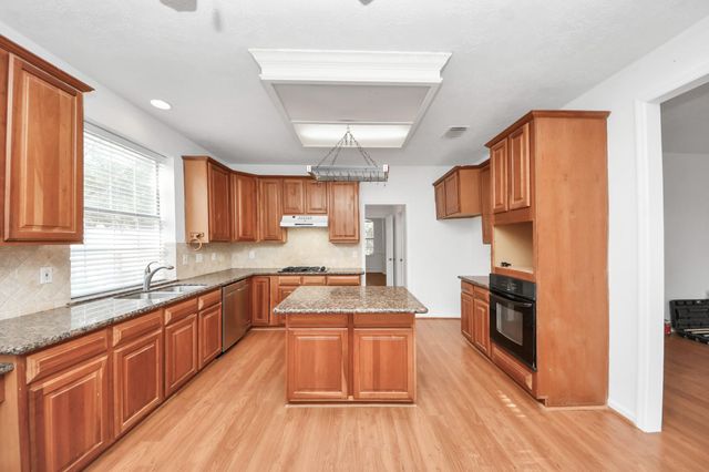 1608 Keystone Drive, Friendswood, TX 77546