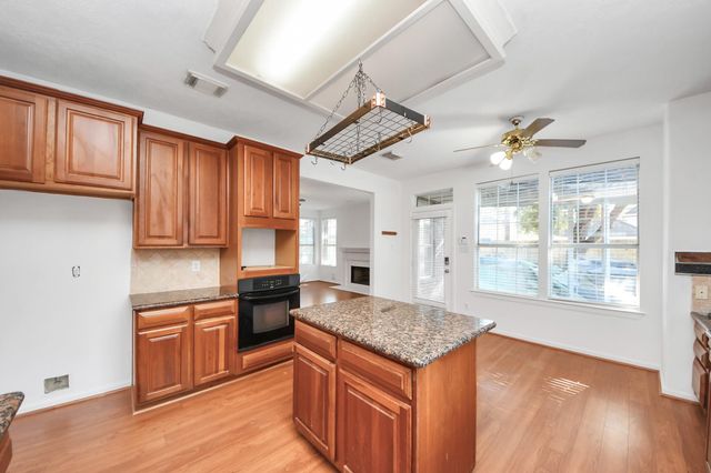 1608 Keystone Drive, Friendswood, TX 77546