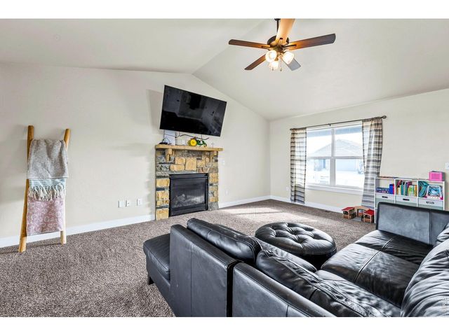 1114 Cottontail Ln, Wiggins, CO 80654