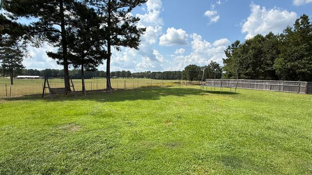 30 W Sycamore, Sumrall, MS 39482