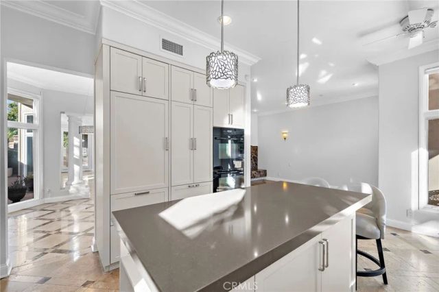 9703 Keeneland, La Jolla, CA 92037