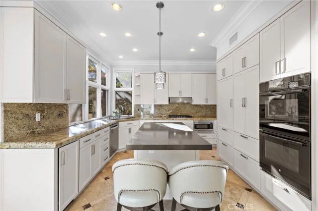 9703 Keeneland, La Jolla, CA 92037