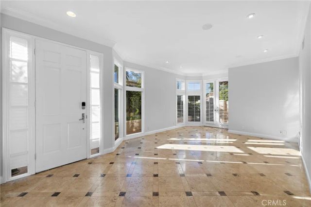 9703 Keeneland, La Jolla, CA 92037