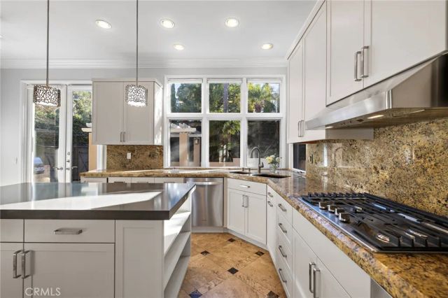 9703 Keeneland, La Jolla, CA 92037