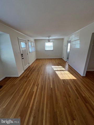 401 MOOREFIELD RD SW, Vienna, VA 22180