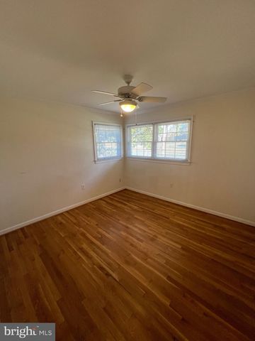 401 MOOREFIELD RD SW, Vienna, VA 22180