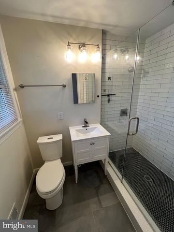 401 MOOREFIELD RD SW, Vienna, VA 22180