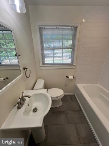 401 MOOREFIELD RD SW, Vienna, VA 22180