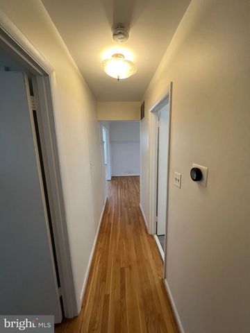 401 MOOREFIELD RD SW, Vienna, VA 22180