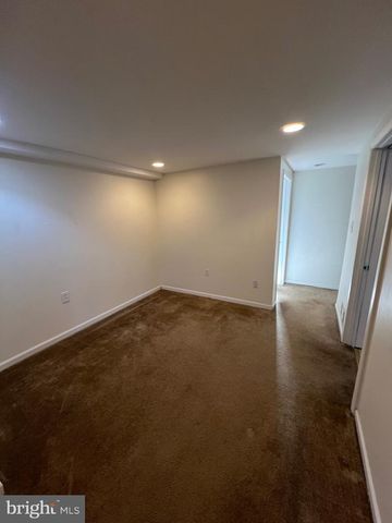 401 MOOREFIELD RD SW, Vienna, VA 22180