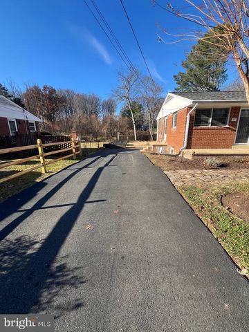 401 MOOREFIELD RD SW, Vienna, VA 22180