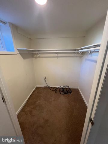 401 MOOREFIELD RD SW, Vienna, VA 22180