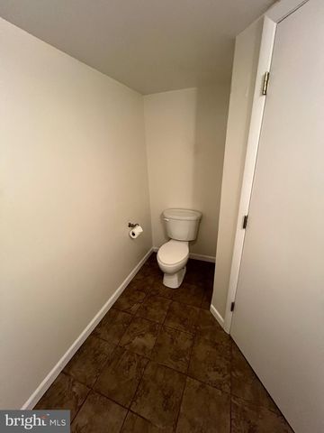 401 MOOREFIELD RD SW, Vienna, VA 22180