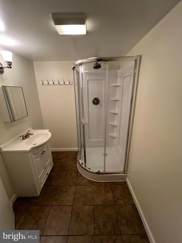 401 MOOREFIELD RD SW, Vienna, VA 22180