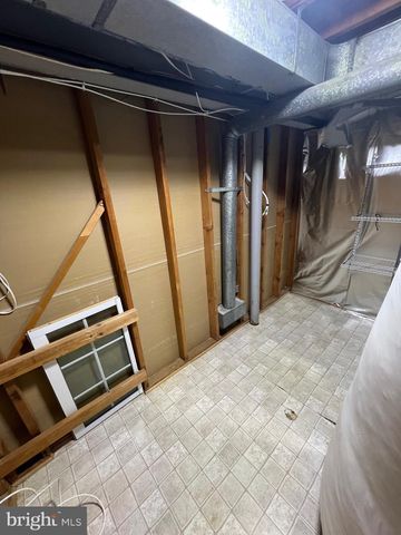 401 MOOREFIELD RD SW, Vienna, VA 22180