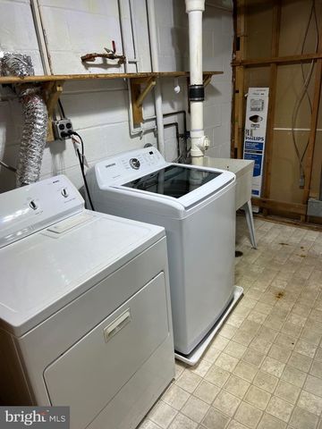 401 MOOREFIELD RD SW, Vienna, VA 22180