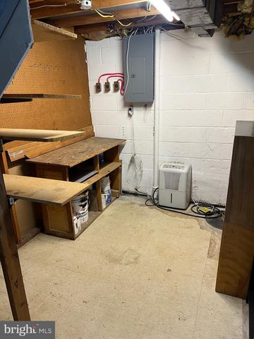 401 MOOREFIELD RD SW, Vienna, VA 22180