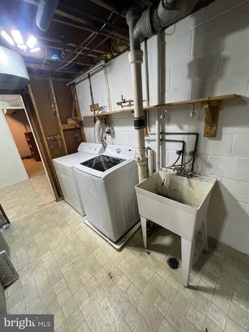 401 MOOREFIELD RD SW, Vienna, VA 22180