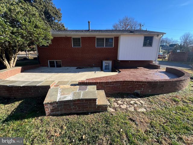 401 MOOREFIELD RD SW, Vienna, VA 22180