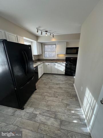 401 MOOREFIELD RD SW, Vienna, VA 22180