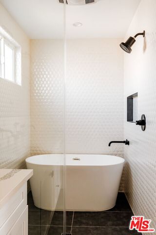 2331 S Cloverdale Avenue, Los Angeles, CA 90016